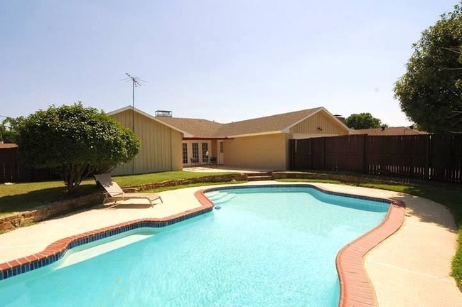 Building Photo - 3151 Kinkaid Dr
