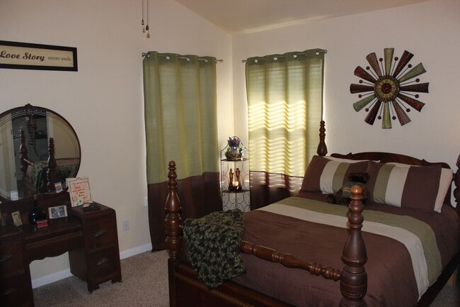 Building Photo - 3 BEDROOM HOME IN WIDEFIELD!!
