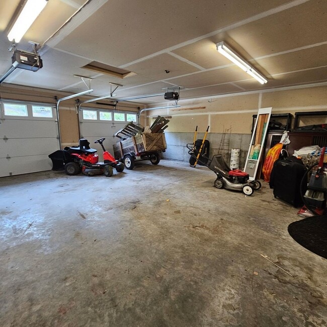 Building Photo - Bright and Stunning 2-Story Home with Dayl...