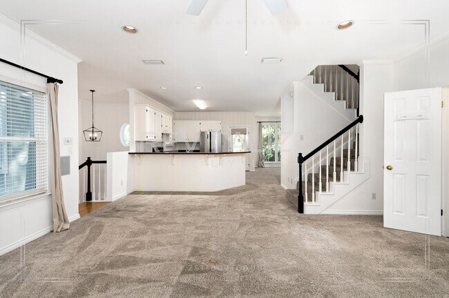 Building Photo - Charming 3-Level Home with Water Access in Daphne, AL