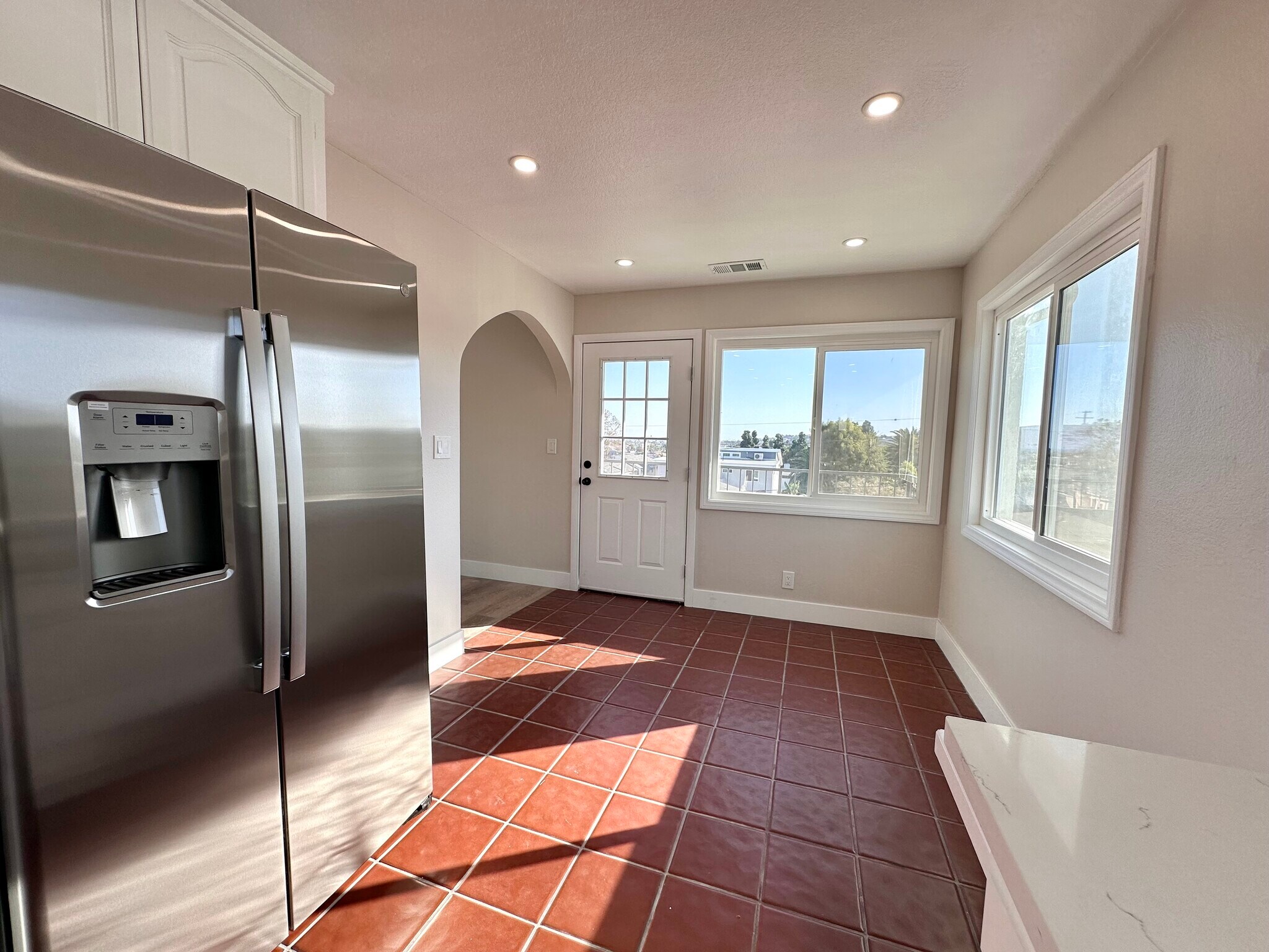 Building Photo - 770 W 2nd St