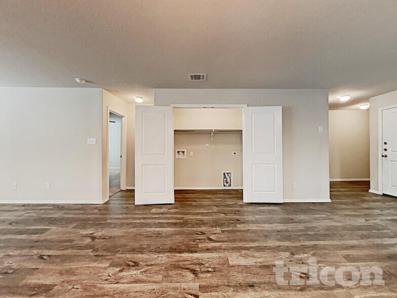 Building Photo - 9736 Marbach Brk