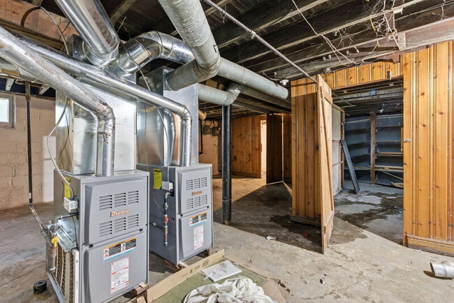 Building Photo - 11617 Forest Ave