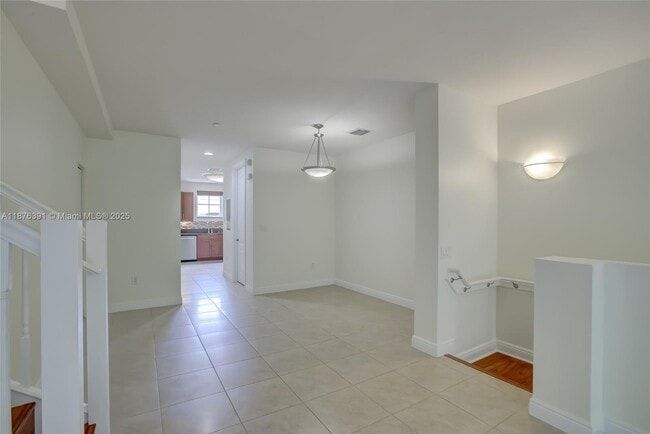 Building Photo - 406 SW 14th Ave