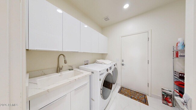 Building Photo - 3231 S Jojoba Way