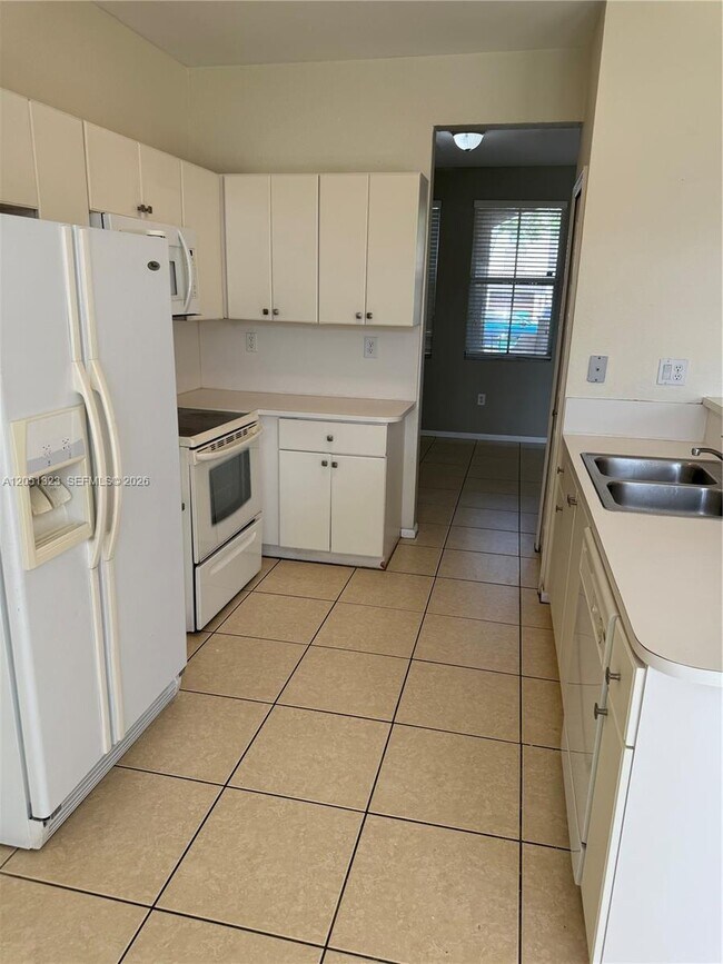 Building Photo - 944 SW 154th Path