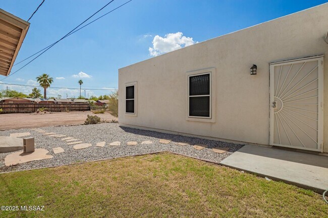 Building Photo - Charming 3bed/2 bath home located in the heart of Tucson, just minutes from the University of Ari...