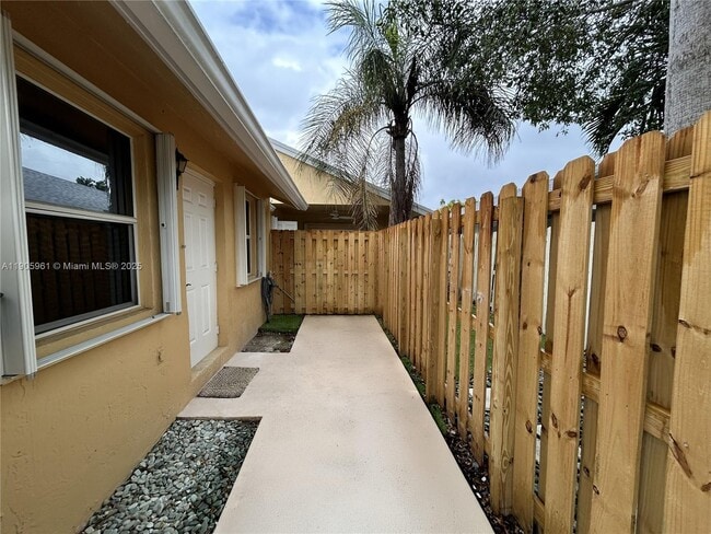 Building Photo - 1644 Jackson St