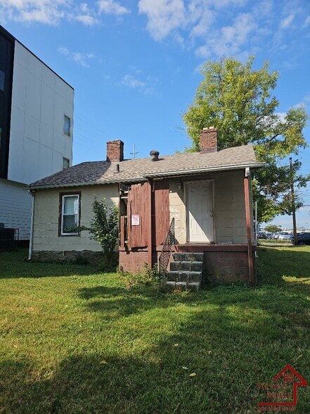 Building Photo - 1002 33rd Ave N