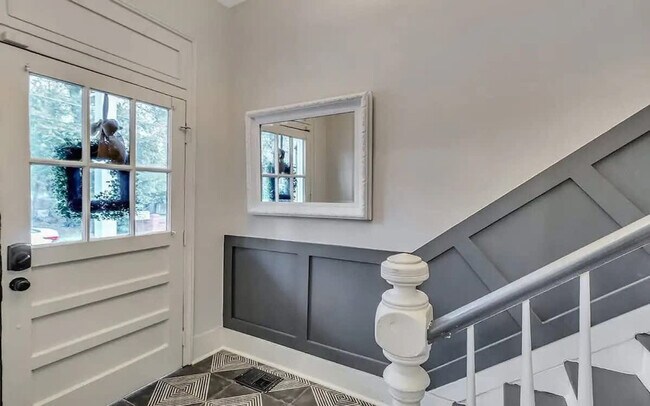 Building Photo - 515 E Huntingdon St