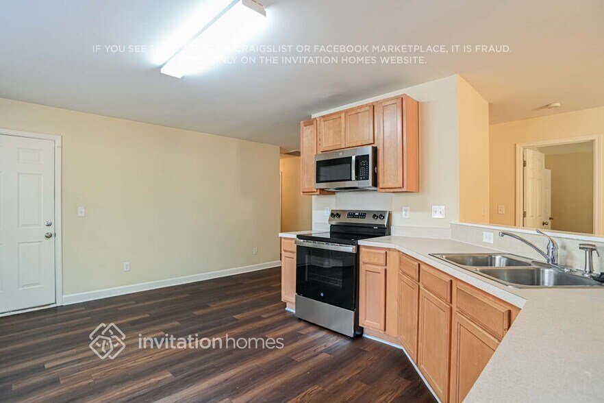 Building Photo - 305 Peachtree Rd