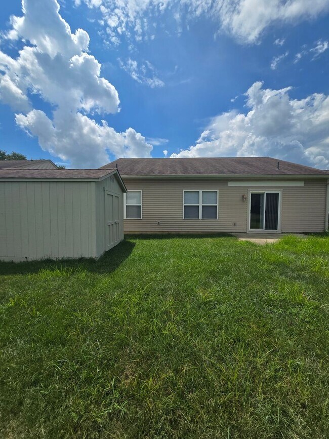 Building Photo - Nice Three Bedroom Home in Franklin, IN