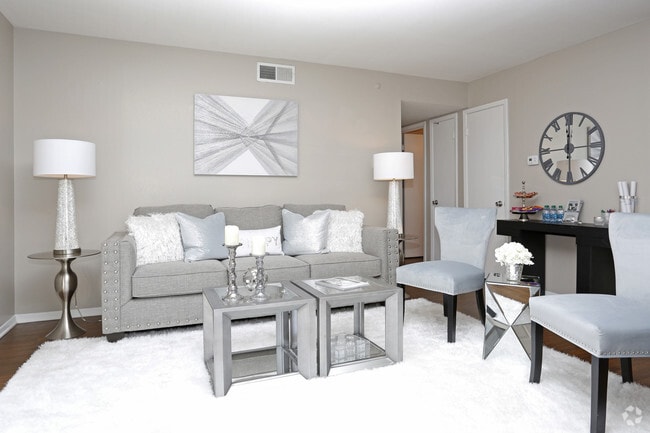2BR, 1BA - 876SF - Armon Bay