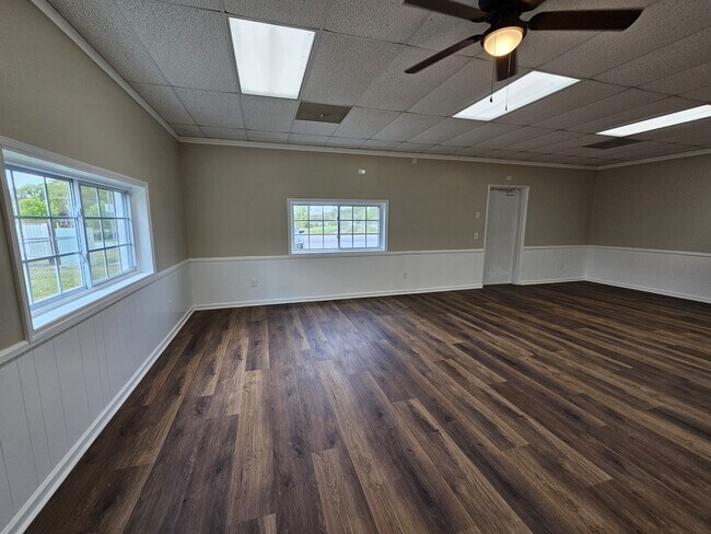 Building Photo - 1198 Holly Springs Rd