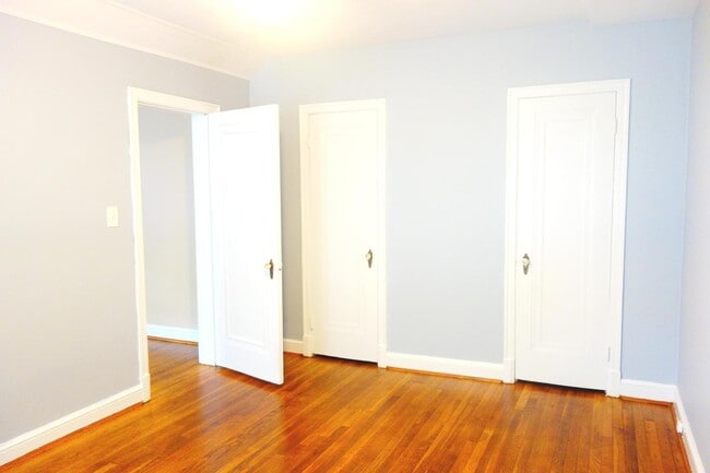 Building Photo - 8409 Greenwood Ave