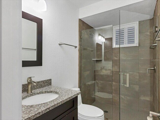 Building Photo - 226 Golden Gate Point