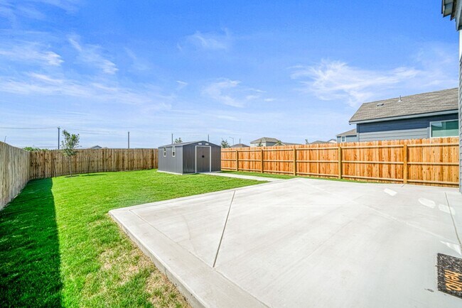 Building Photo - **Experience Modern Living in Valle Sol  T...
