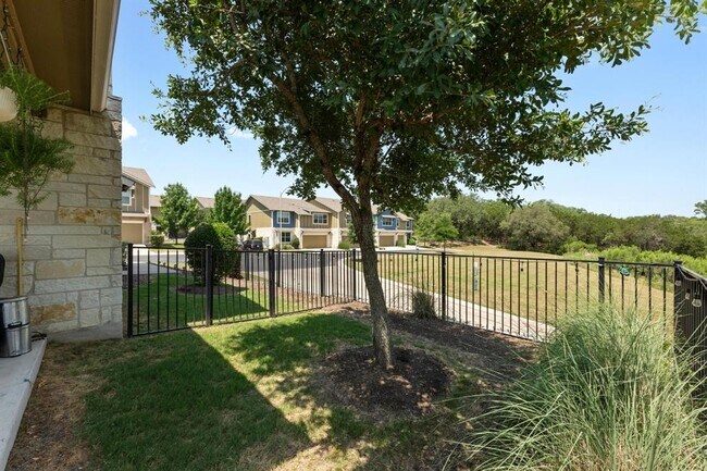Building Photo - 516 E Slaughter Ln