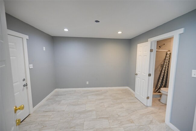 Building Photo - 3814 Nan St