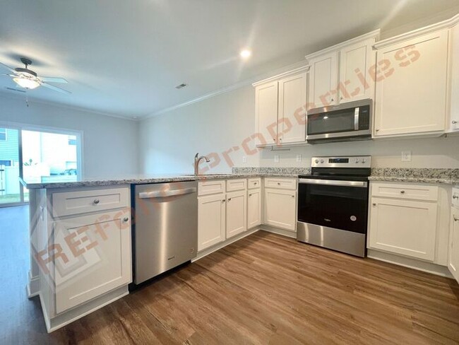 Building Photo - Great Opportunity! Lovely 3 Bedroom 2.5 Ba...