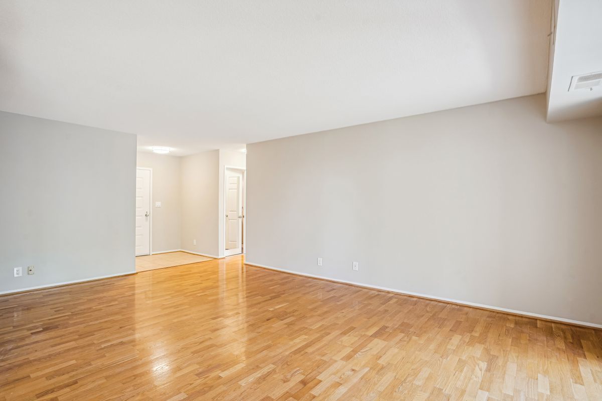 Building Photo - 8370 Greensboro Dr