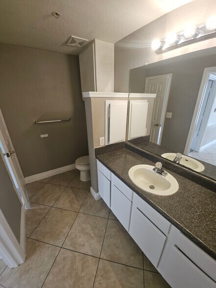 Building Photo - 3726 Palm Desert Ln