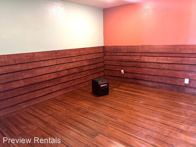 Building Photo - 2 br, 1 bath House - 23871 N. Westview Rd