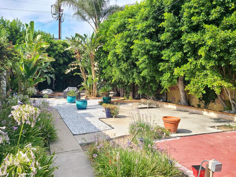 Building Photo - 11301 Blix St