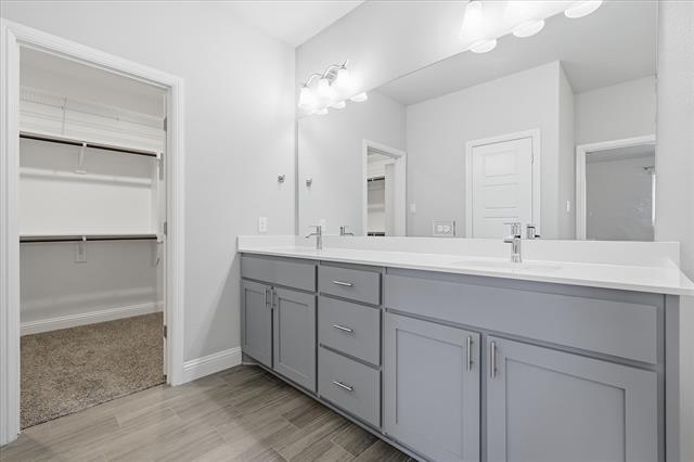 Building Photo - 2244 Knightsgate Rd