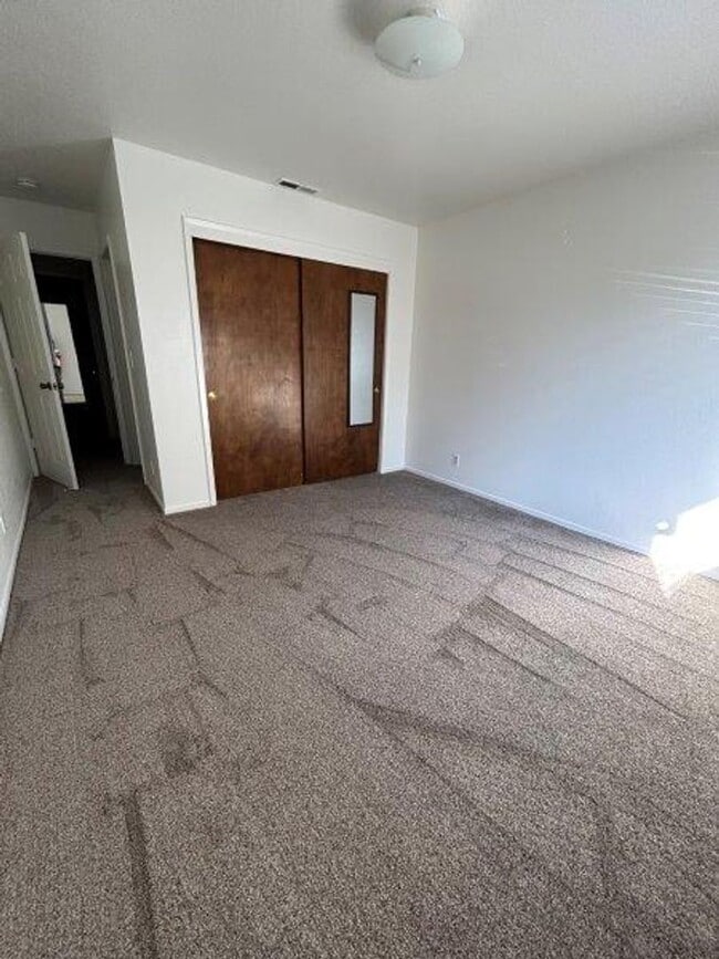 Building Photo - MOVE IN SPECIAL!!! $250 OFF FIRST MONTH'S ...