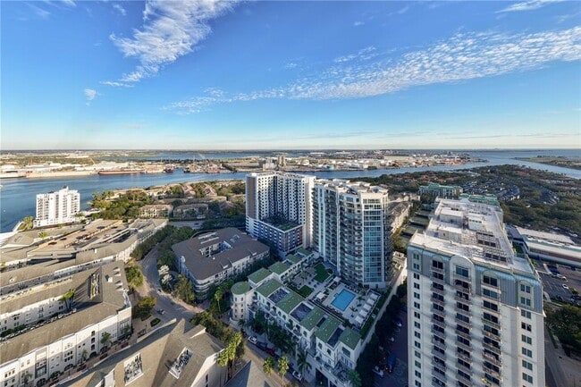 Building Photo - 450 Knights Run Ave