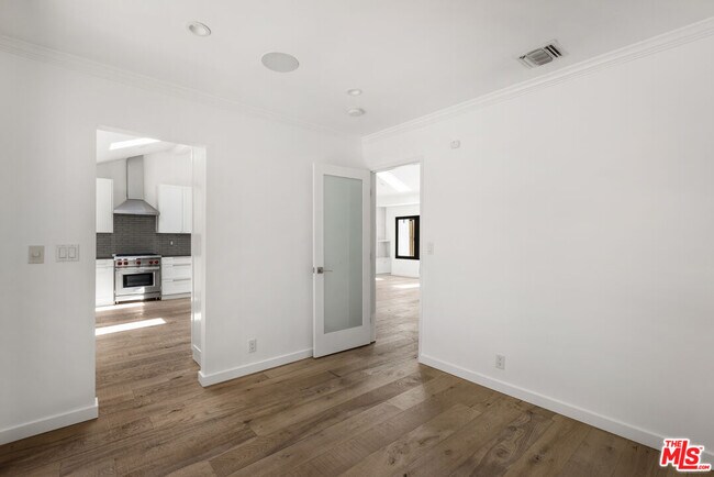 Building Photo - 2425 Rinconia Dr