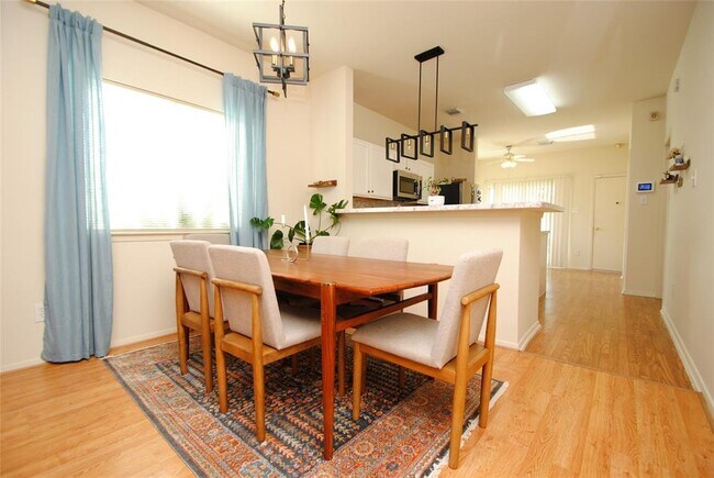 Building Photo - 6363 Provident Green Dr
