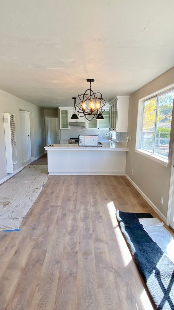 Building Photo - NEW TO THE MARKET Cozy 1 Bedroom 1 Bathroo...