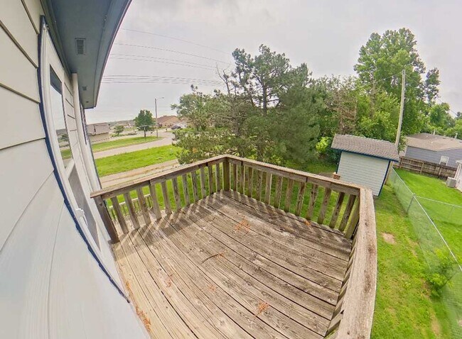 Building Photo - Pet Friendly + Washer & Dryer Included + Attached Garage! - Available June 25th!