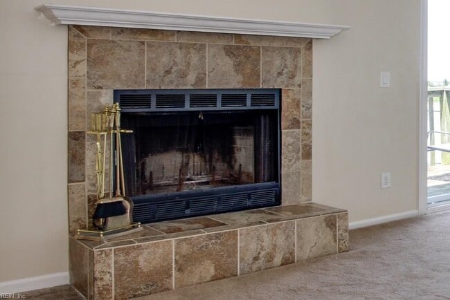 Building Photo - LOVELY 2 BR, 2 FULL BATH CONDO 1 BLOCK FROM THE CHESAPEAKE BAY!!