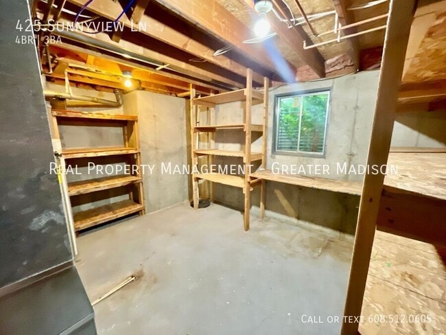 Building Photo - 425 Sunnyview Ln