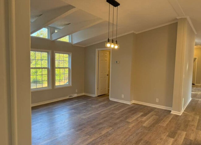 Building Photo - 379 Brookside Dr