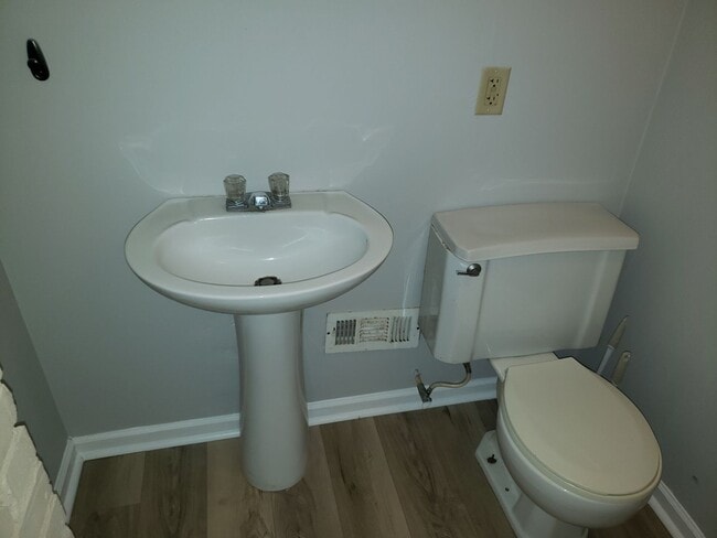 Building Photo - Wonderful Westridge