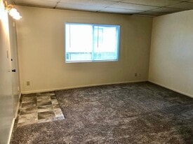 Building Photo - 306 E Henry St