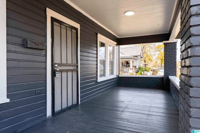 Building Photo - 516 14th St SW