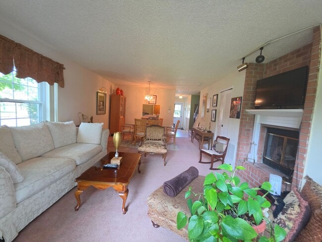 Building Photo - 120 Pear Tree Ln