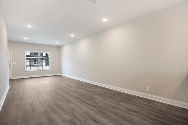 Building Photo - Excell Pointe 2 Bedroom Townhomes
