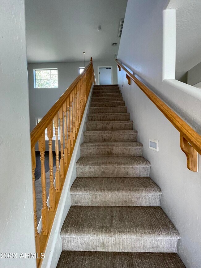 Building Photo - 3517 E Crescent Way