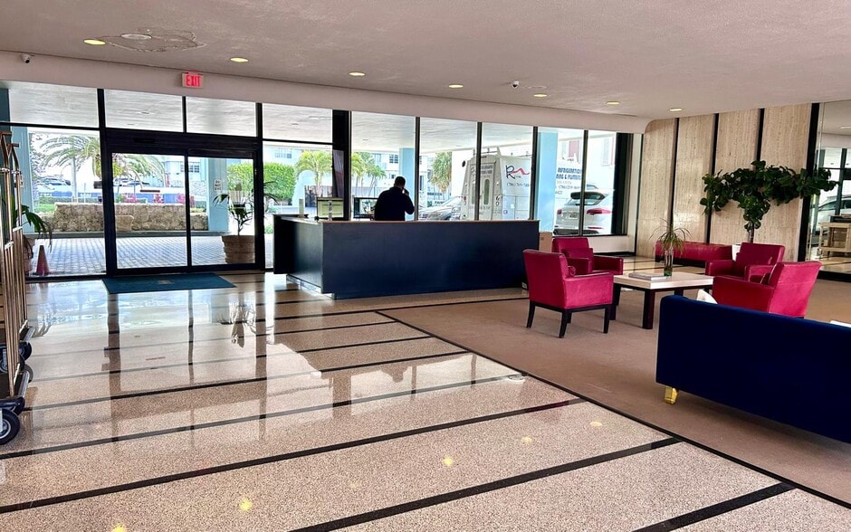 Lobby - 5838 Collins Ave