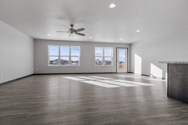 Building Photo - 3653 E Rubyred Dr