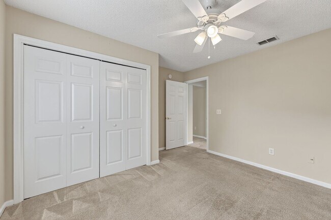 Building Photo - 12799 Glade Springs Dr S