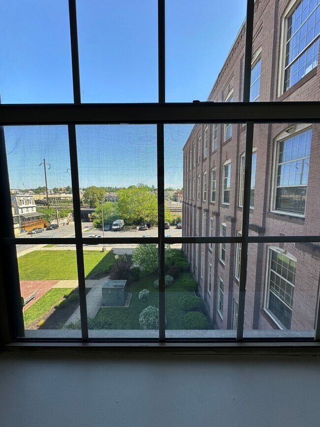 Building Photo - 149 Wilson St