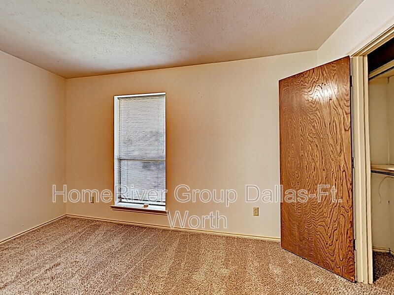 Building Photo - 1128 Stratford Dr