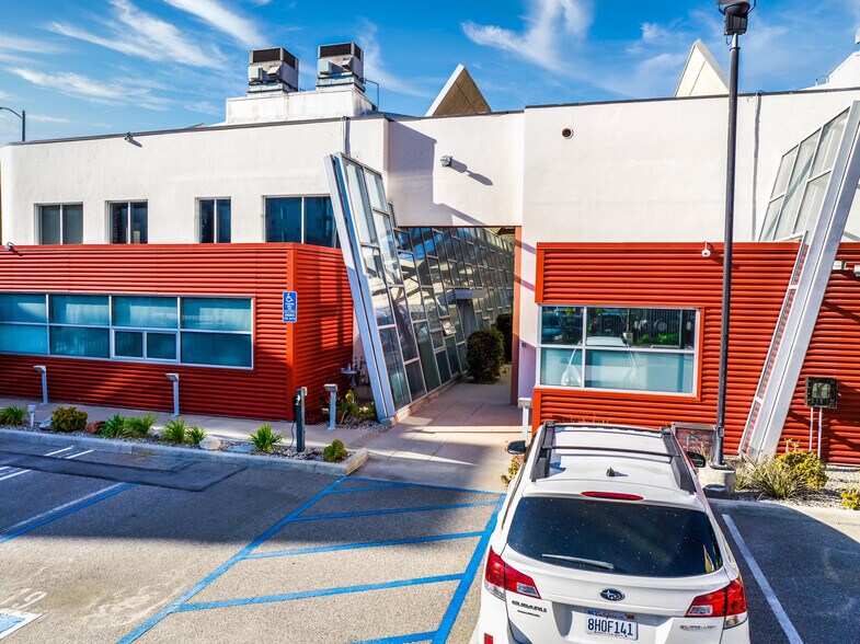 Building Photo - 130 S Hewitt St